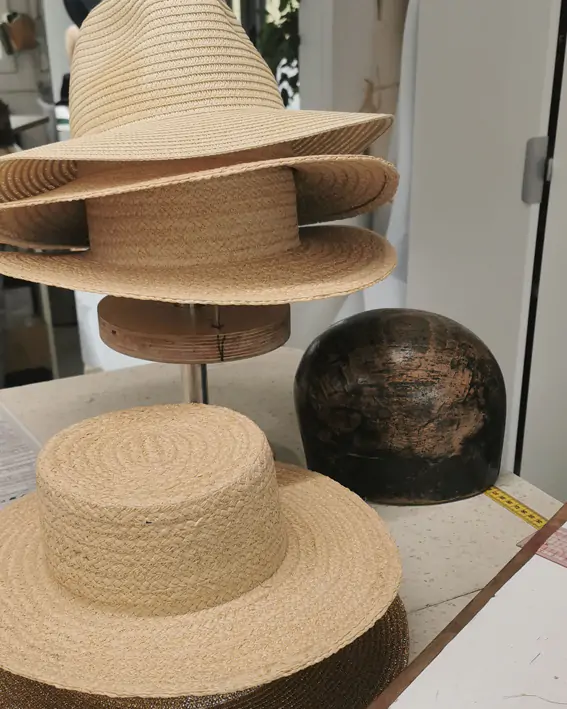 production chapeau paille