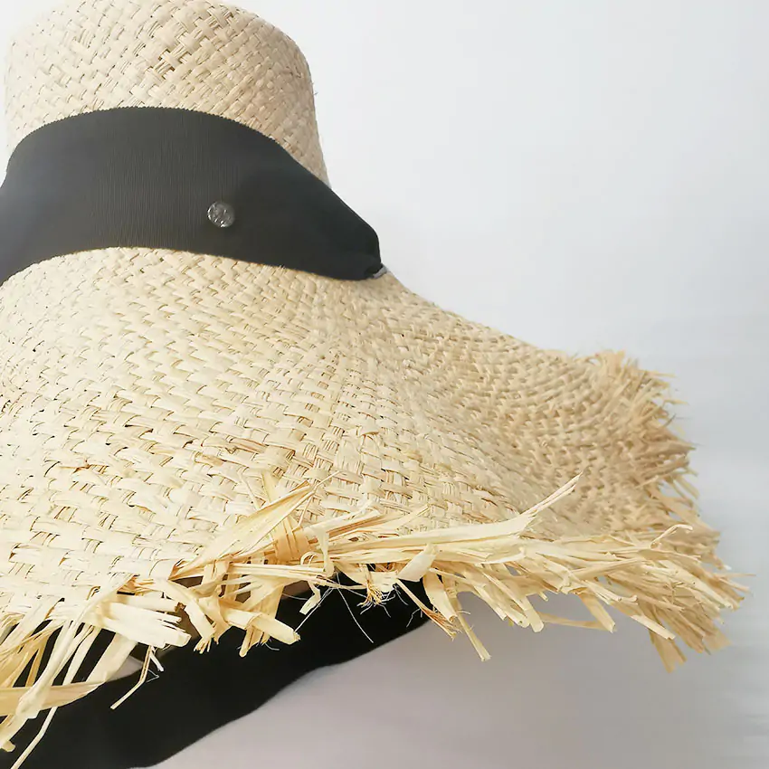 chapeau-paille-bord-large-détail