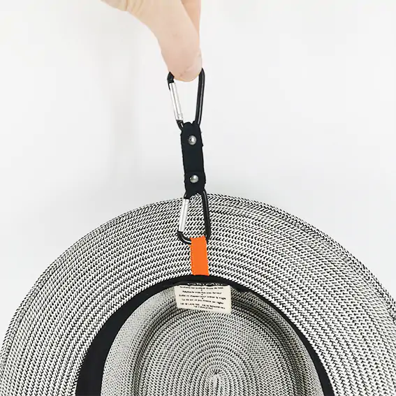mousqueton chapeau