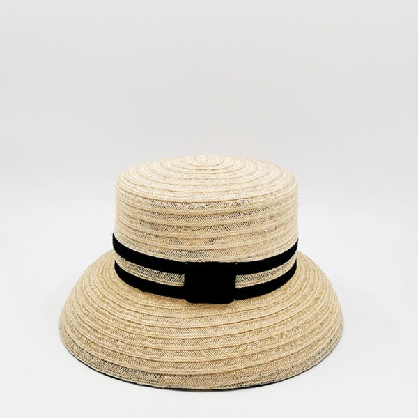 chapeau en cloche studio grimel noir et blanc