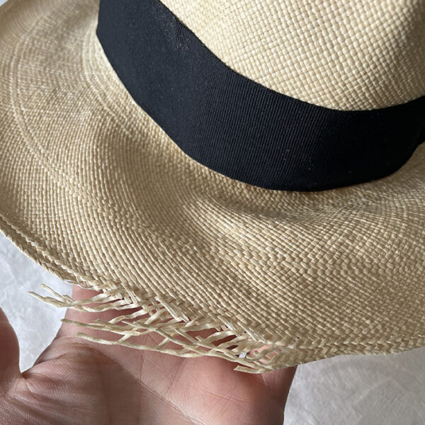 reparer bord chapeau